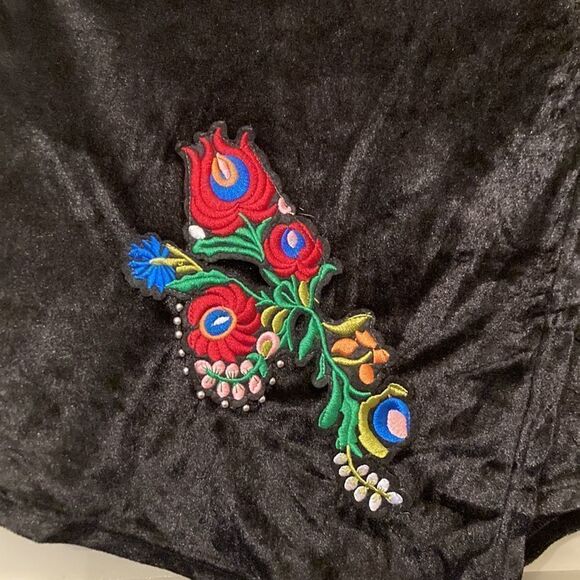 L'atiste By Amy Black Velvet Floral Embroidered Skort & Crop Top Set Size Small - Picture 11 of 15